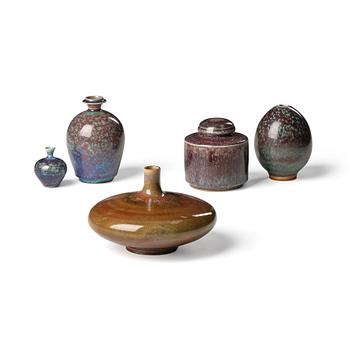 61. Berndt Friberg, a set of five stoneware vases, one with lid, Gustavsberg studio, Sweden 1967-70.