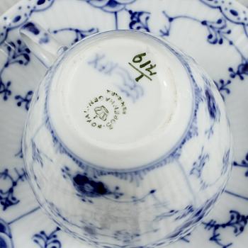 SERVISDELAR, 49 st, porslin, "Musselmalet", Royal Copenhagen, 1900-talets andra hälft.