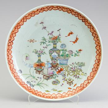 290. A large famille rose dish, Republic with Qianlong mark.