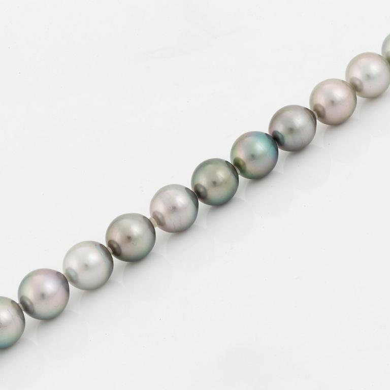 A Tahitian cultured pearl necklace.