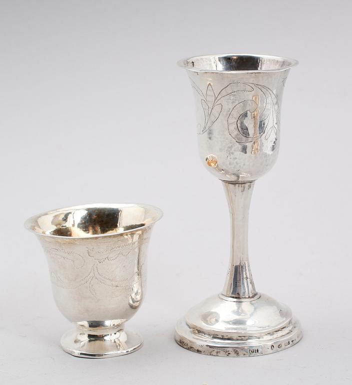 SUPKOPPAR, 2 st, silver, svenska stämplar, tidigt 1800-tal. Vikt ca 61 gram.
