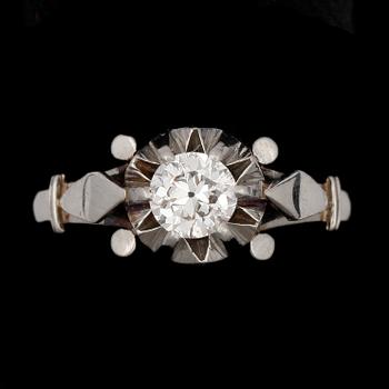 RING, 18k vitguld med briljantslipad diamant ca 0.35 ct. Vikt ca 2,5 gram.
