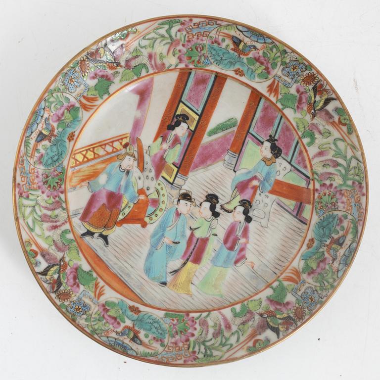 A group of five Chinese enamelled porcelain teacups and four plates, Kanton, 19th century.