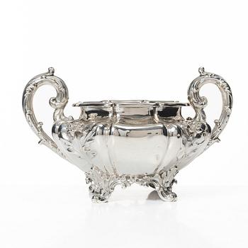 An English silver bowl, mark of Edward, Edward junior, John & William Barnard, London, 1834.