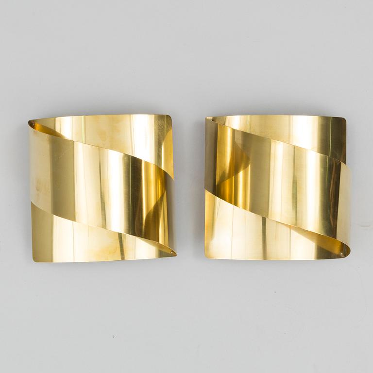 A pair of brass wall lamps, second half of the 20th century.