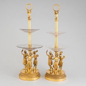 ETAGERER, ett par, empirestil, 1800-talets slut.