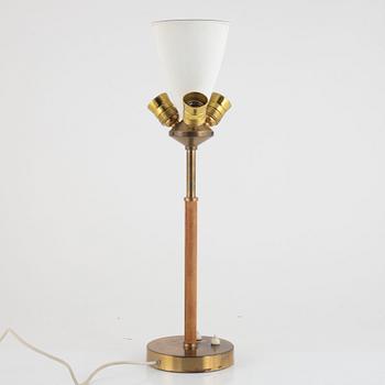 Bertil Brisborg & Åke Hultgren, a model '2043' table lamp, Nordiska Kompaniet, mid 20th Century.