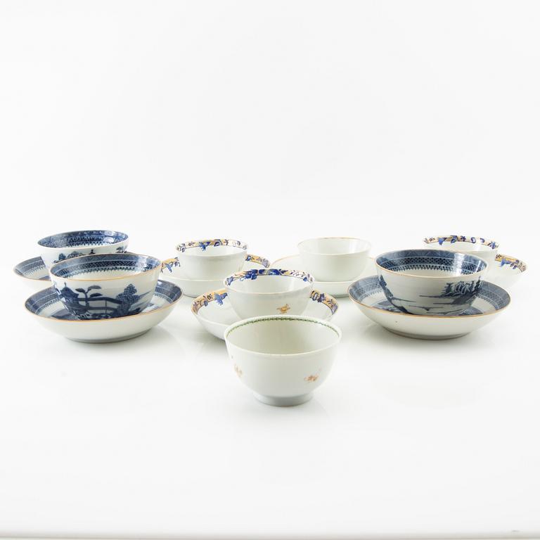 Tea cups with saucers 9 pcs China 18th/19th century porcelain.