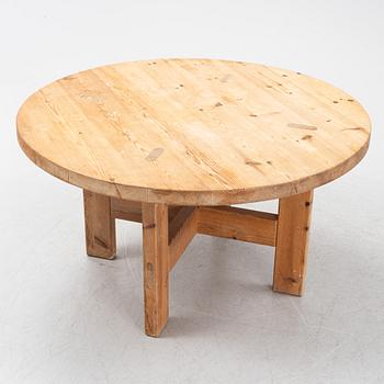 A pine dining table by Roland Wilhelmsson, second half of the 20th Century.