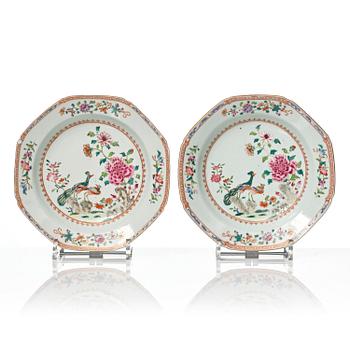 Sopptallrikar, 12 stycken, porslin. Qingdynastin, Qianlong (1736-95).
