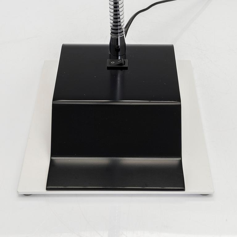 Alvar Aalto, Bordslampa, modell A703, för Artek 1900-talets slut.