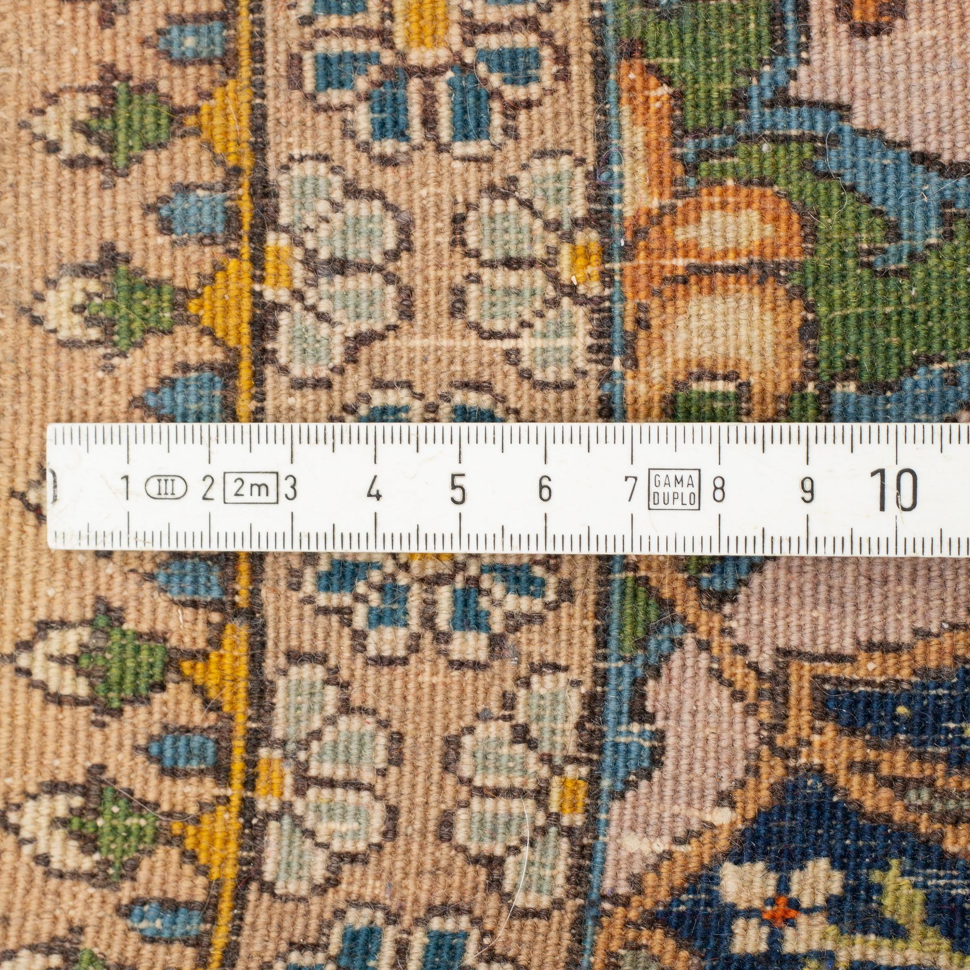 A CARPET, semi-antique Tabriz, ca 260 x 167 cm.
