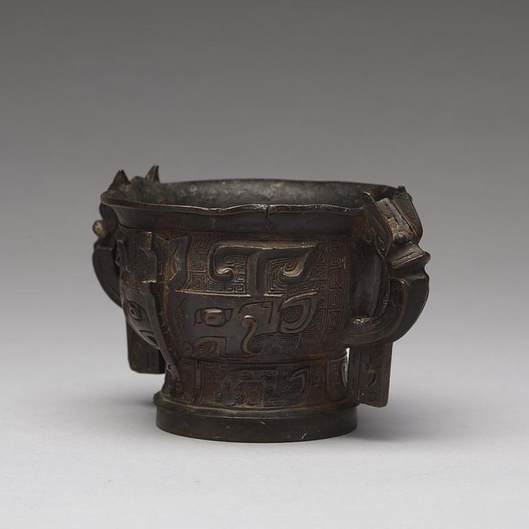RÖKELSEKAR, brons. Arkaiserande troligen Mingdynastin.