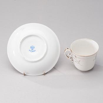 KAFFEKOPP MED FAT, porslin, Kuznetsov, 1875-1900.