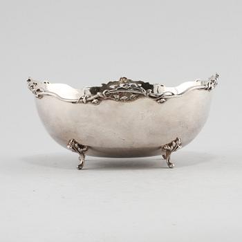 SKÅL, låghaltigt silver, utländska stämplar,omkring 1900-talets mitt. Vikt 315 g.