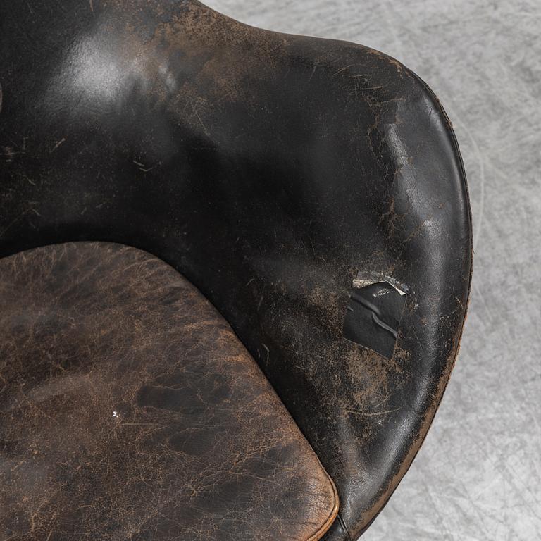 ARNE JACOBSEN, an 'Egg' leather covered easy chair and ottoman, Fritz Hansen, Denmark.