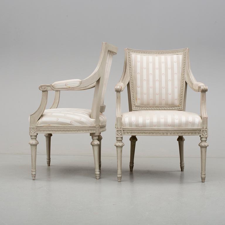 KARMSTOLAR, ett par, gustaviansk stil, 1900/2000-tal.