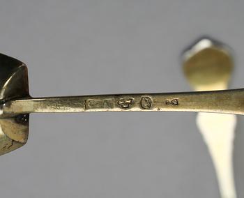 SKEDAR, saltskyfflar, silver, 6 st. vikt 4,9 gram, bl a 1852.