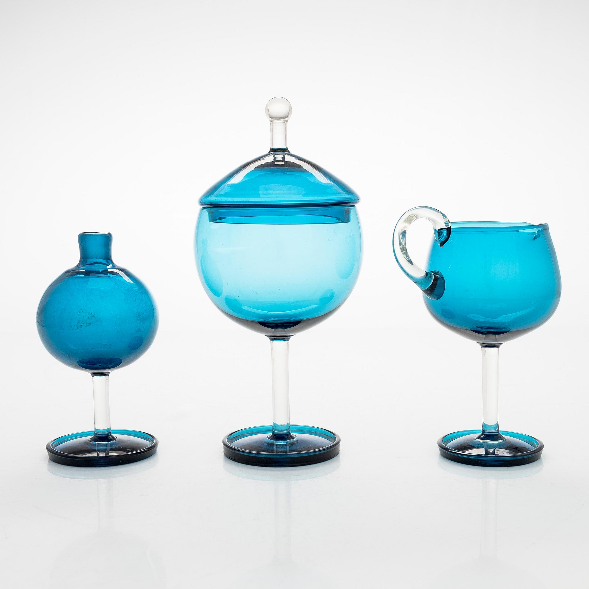 Nanny Still, lasiesineet, 3 kpl, "Harlekin" ja pullo Riihimäen Lasi Oy.