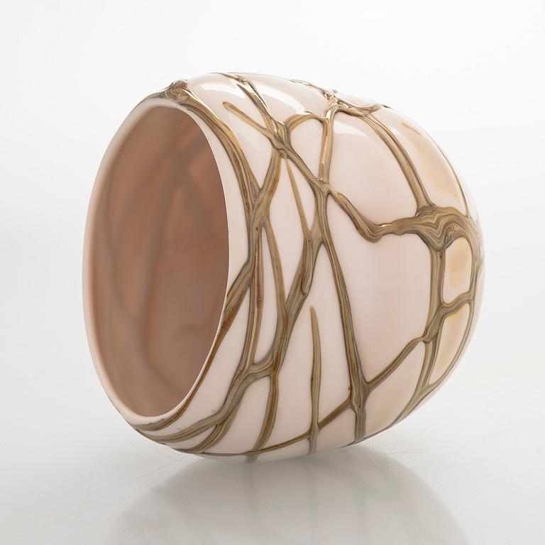 Heikki Orvola, A unique glass bowl, signed Heikki Orvola Nuutajärvi Notsjö, 1978/1979.