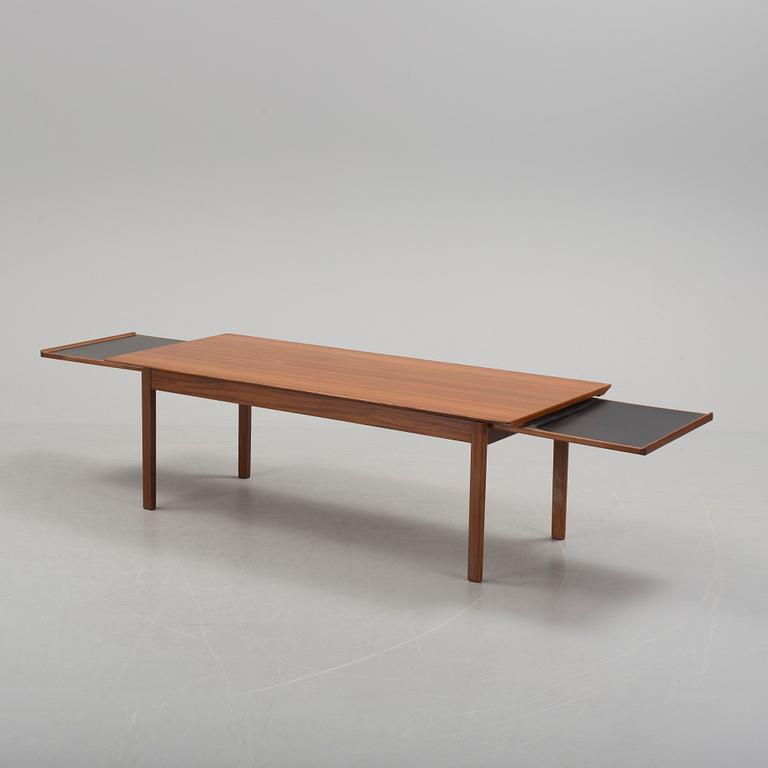 a coffee table veneered with teak designed by Tove & Edvard Kindt-Larsen for Säffle möbelfabrik, 1950s/60s.