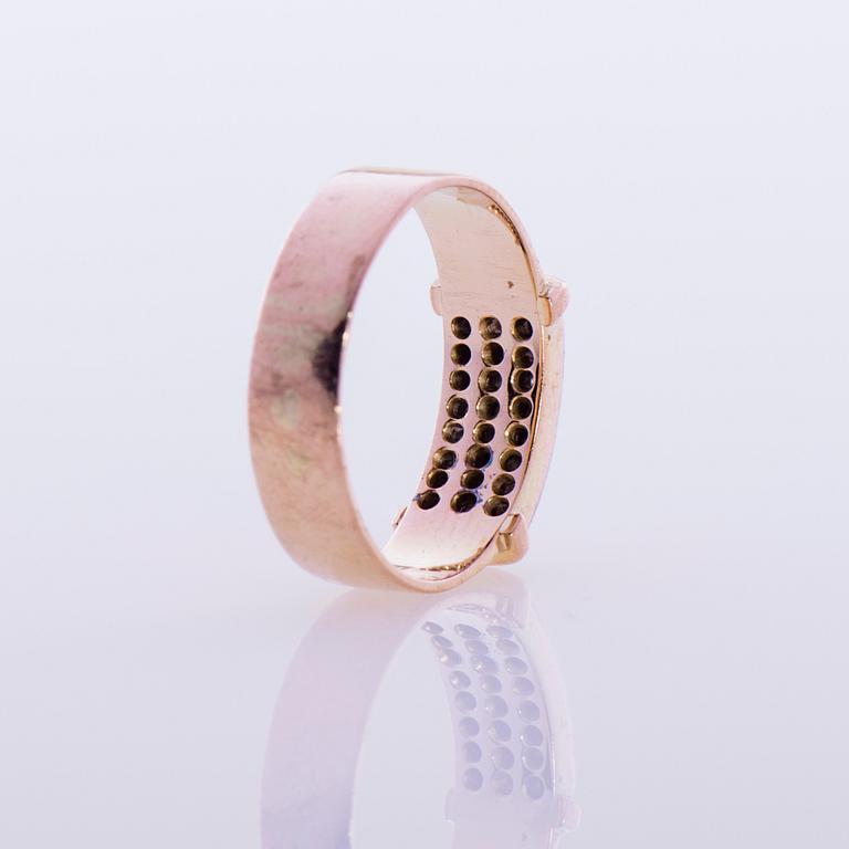 RING, 14K guld, diamanter. Helsingfors 1951. Vikt ca 2,5 g.
