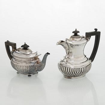 A silver coffee pot and tea pot, Birmingham England 1898.