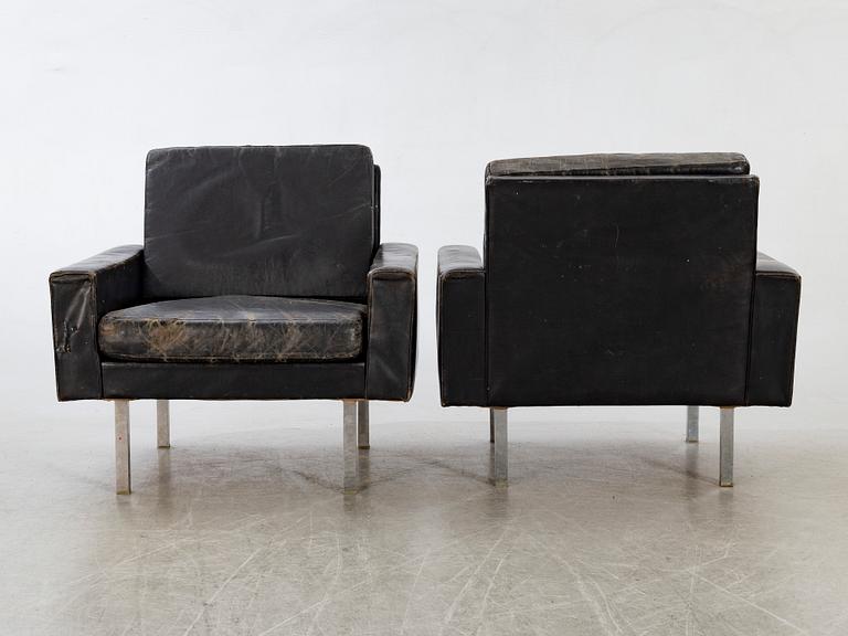 A pair of 1960:s easy chairs.