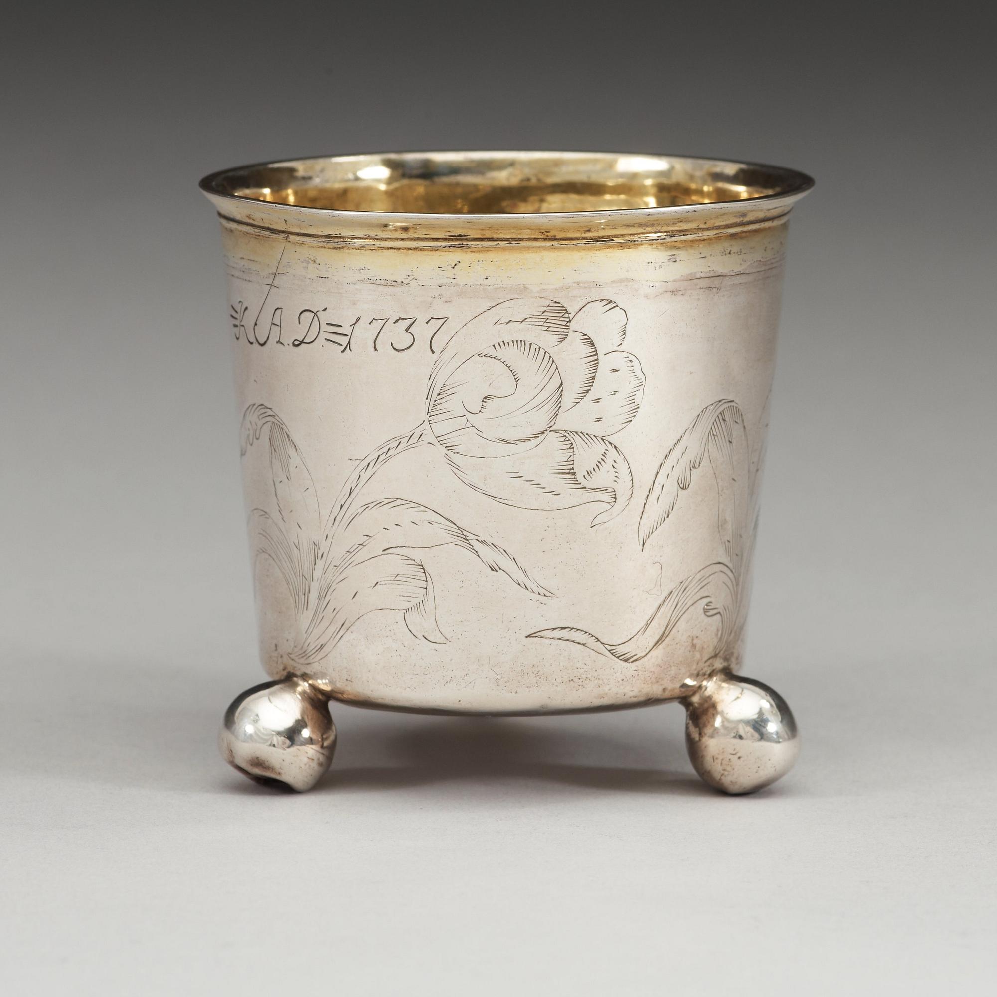 BÄGARE på kulfötter, av Petter Ingemundsson, Uppsala (verksam -1667-1703). Även stämplad Stockholm 
1693. Barock.