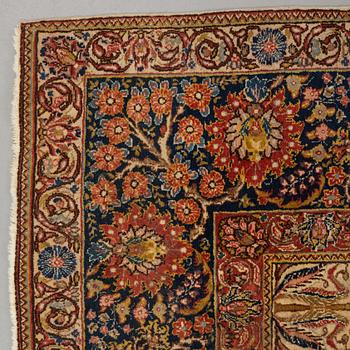 A carpet, a semi-antique Tabriz, ca 297,5 x 224 cm.