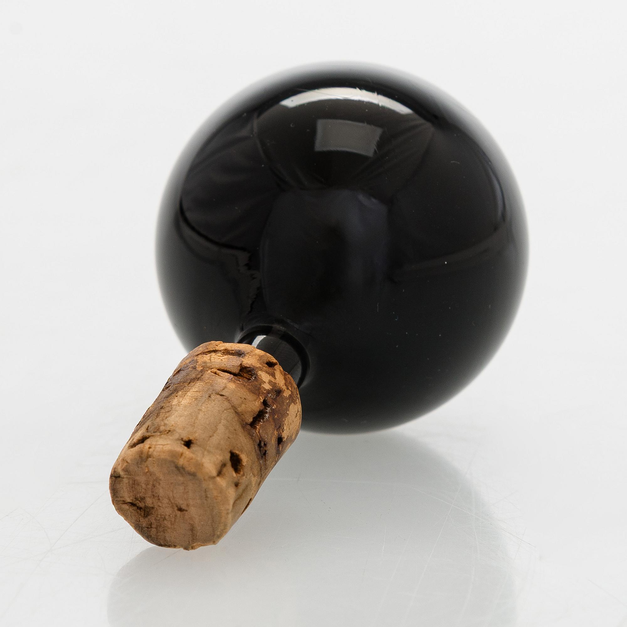 Kaj Franck, a decanter, KF 501  'The Bells of Kremlin', signed K. Franck, Nuutajärvi, Notsjö -61.