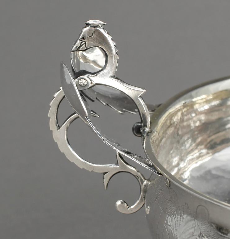 BRÄNNVINSSKÅL, silver, Lars Löfgren, verksam 1797-1854 i Hudiksvall. 189 gram.