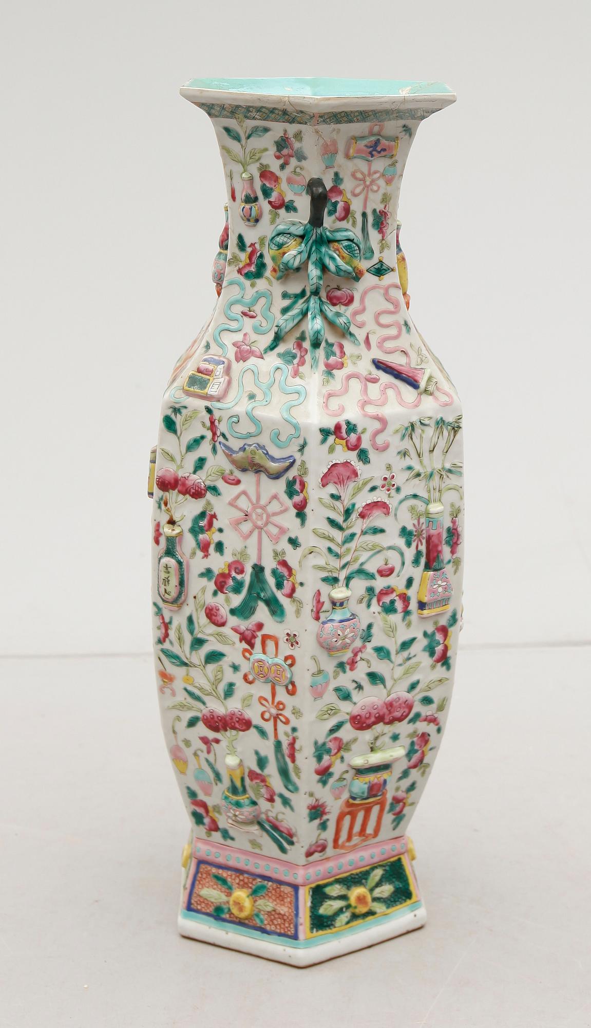 VAS, porslin, Kina, 1800-tal.