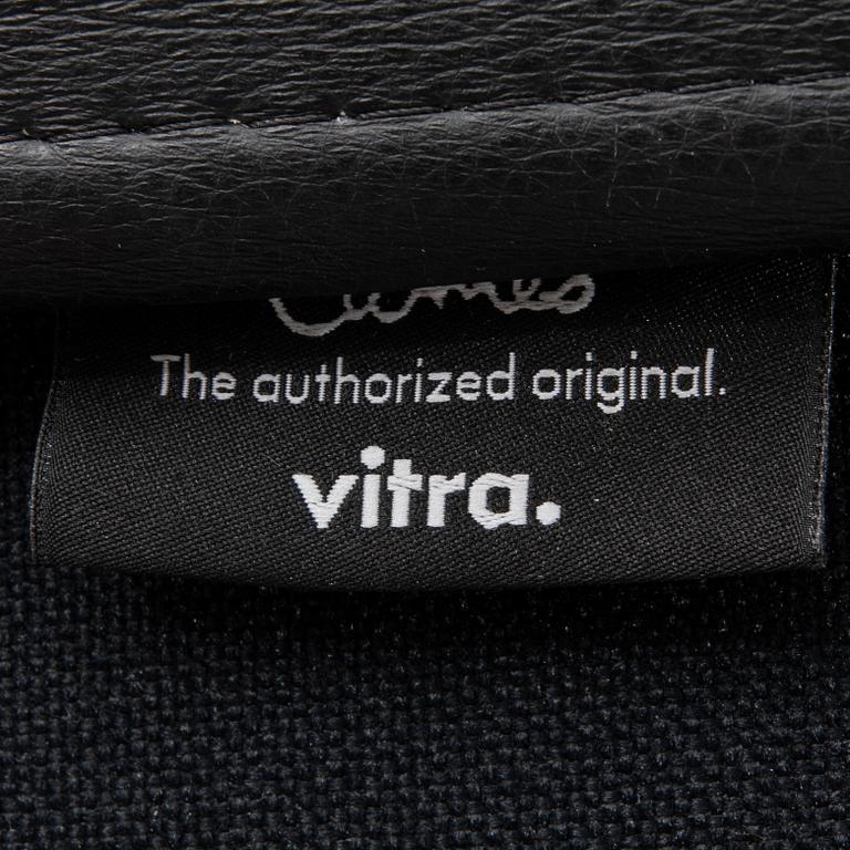 Charles and Ray Eames, stol "Soft Pad EA 222", Vitra sent 1900-tal.