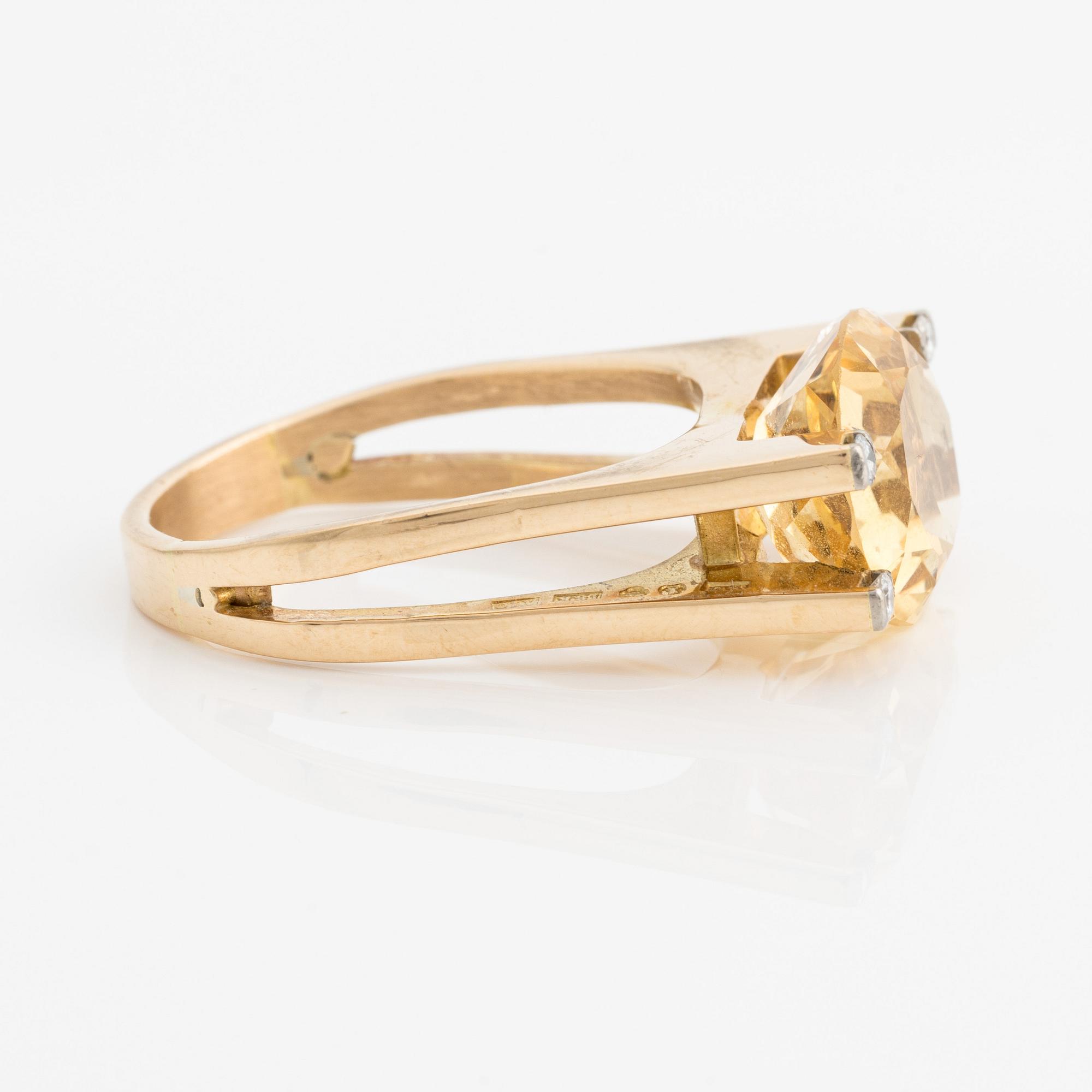 Ring in 18K gold with a faceted citrine and round brilliant-cut diamonds, Stockholm 1975.