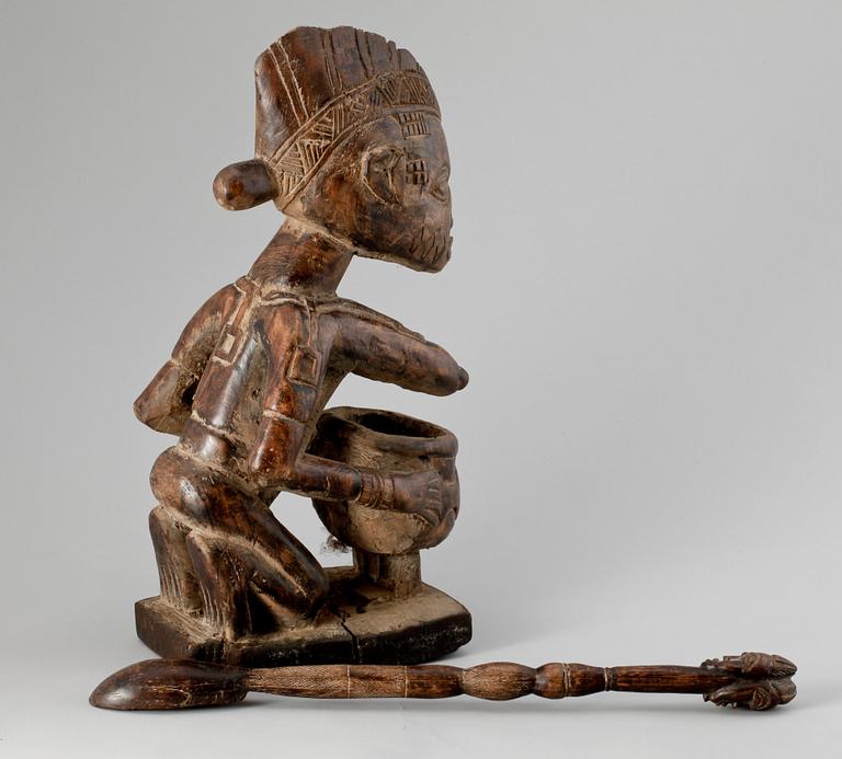 FRUKTBARHETSBÄGARE MED SLEV, trä, Afrika, 1900-tal.