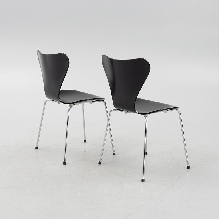 Arne Jacobsen, a set of six model 'Seven' chairs, Fritz Hansen, Denmark 2018.