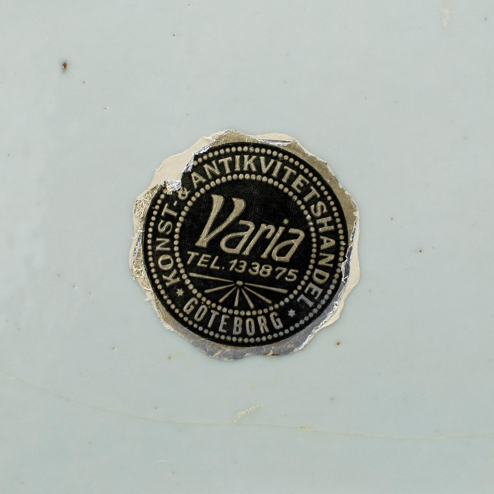 FAT OCH SKÅLFAT, 4 st, porslin, Qing dynastin (Qianlong 1736-95).
