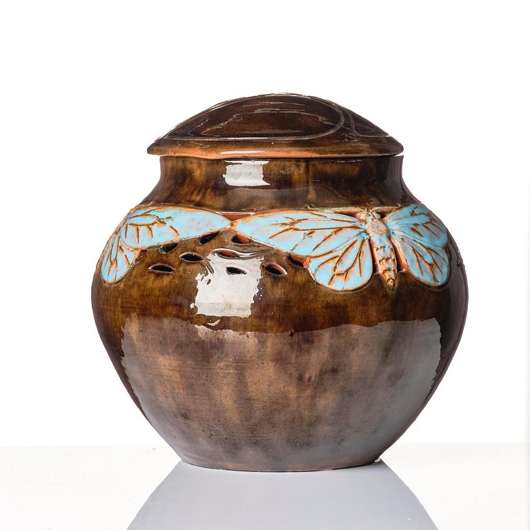 Hilma Persson-Hjelm, a glazed earthenware art nouveau lidded tureen with a plate, executed i her studio, Arvika 1919. No 8812,  plate 1699.