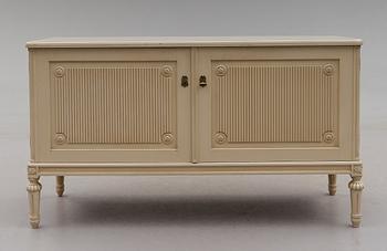 SIDEBOARD, gustaviansk stil, 1900-talets andra hälft.
