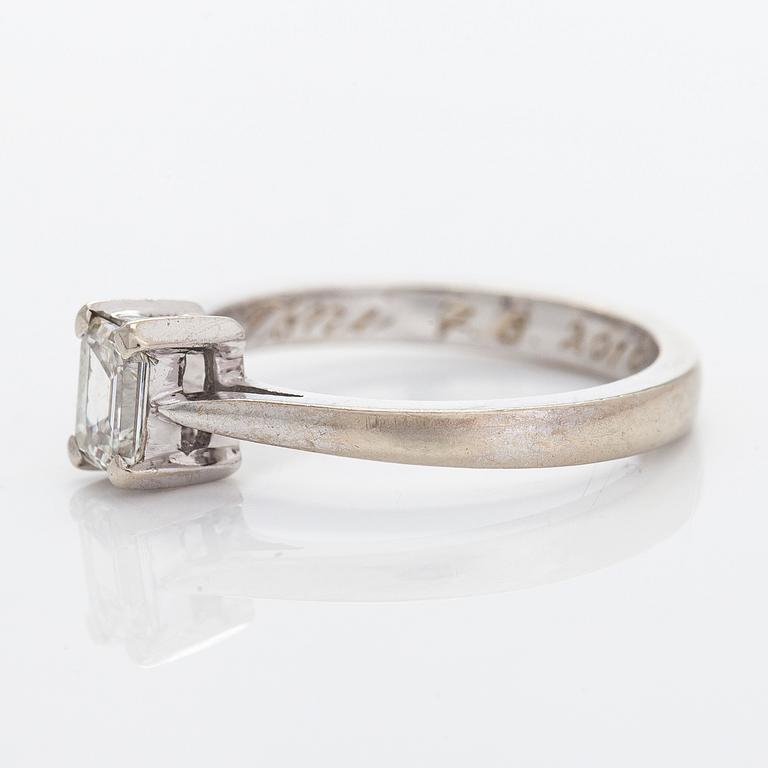 A 14K white gold ring, with an emerald-cut diamond ca. 0.50 ct according to  engraving.