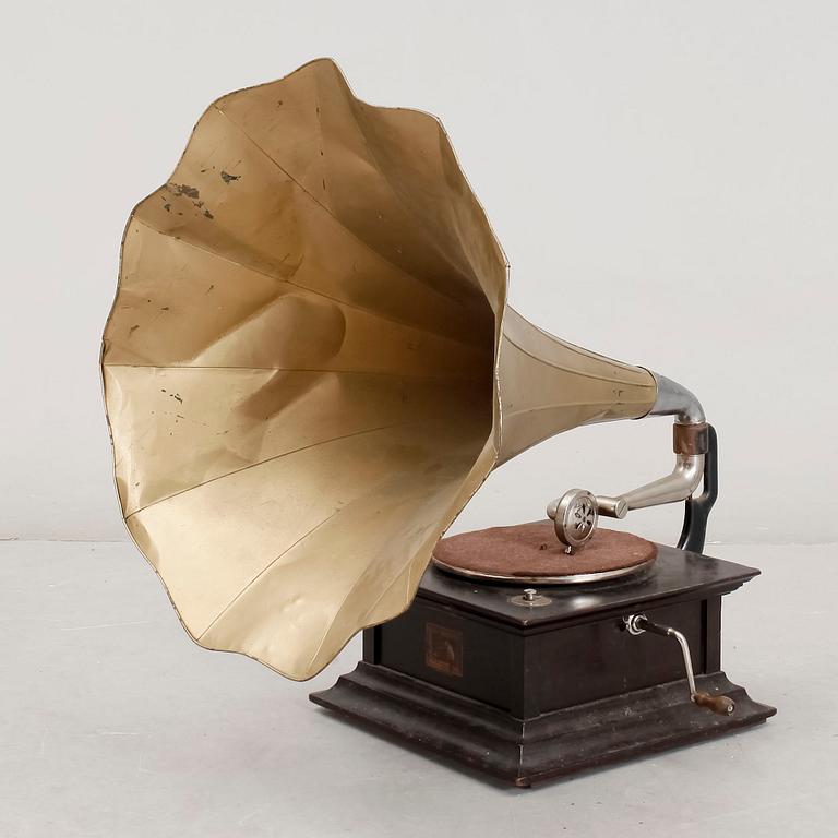 TRATTGRAMMOFON, "His masters voice", 1900-talets första hälft.