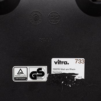 CHARLES & RAY EAMES, karmstolar, 1 par, "DAW", Vitra, 2017.