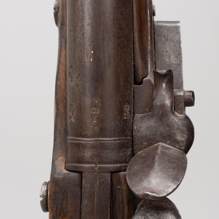 Flintlåsmusköt, brittiskt m/1794 med bajonett, svenskt s.k. subsidiegevär.
