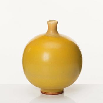 Berndt Friberg, a stoneware vase, Gustavsberg studio, Sweden 1975.