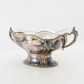Skålar på fot 2 st samt jardinière nysilver 1900-talets början.
