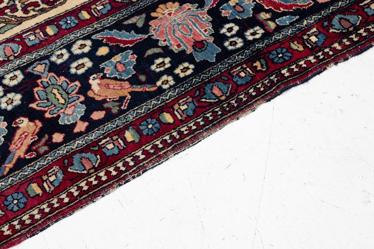 An antique Isfahan rug, ca 235 x 145 cm.