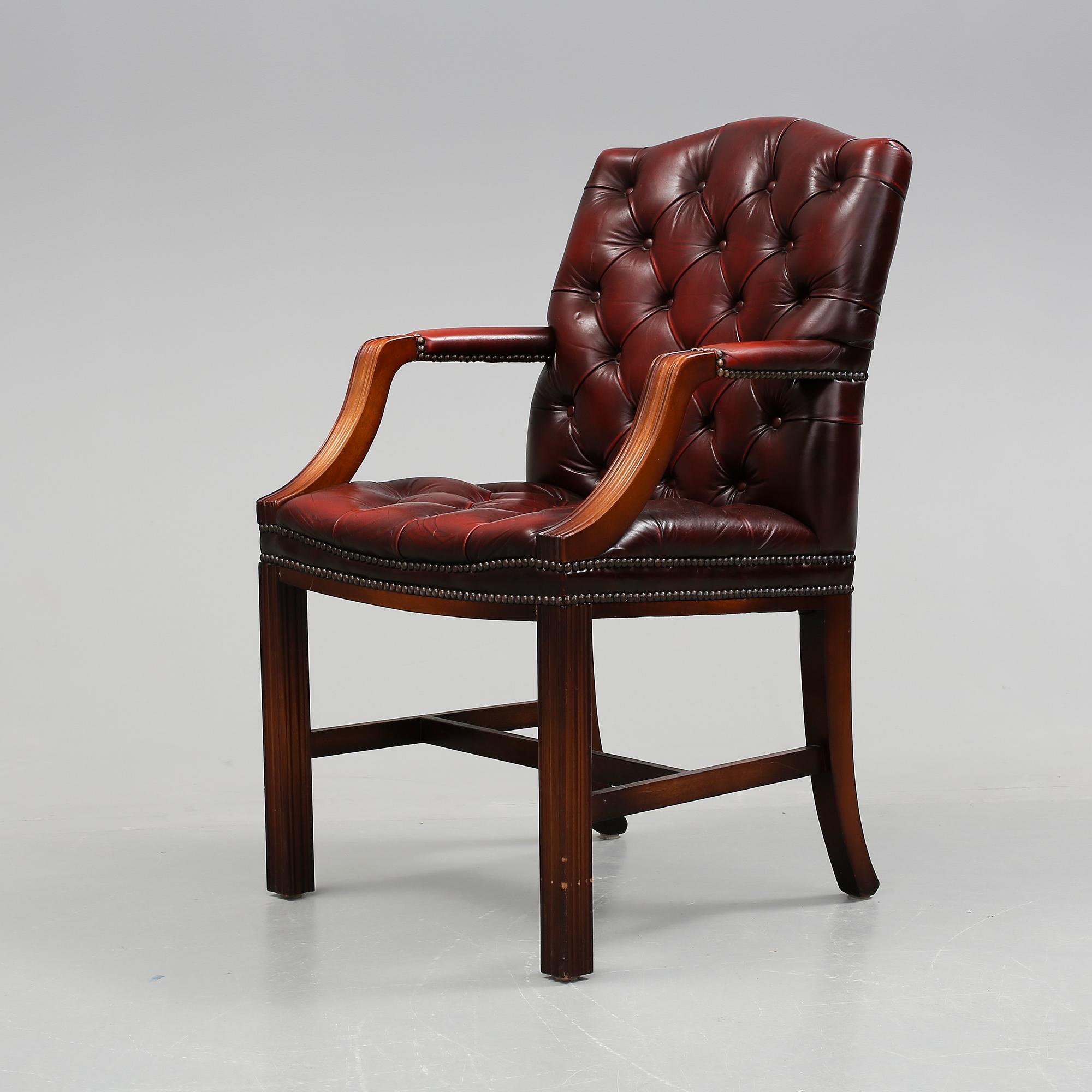 KARMSTOL, Engelsk stil, 1900-talets slut.