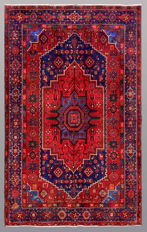 A RUG Hamadan, ca 213 x 131 cm.