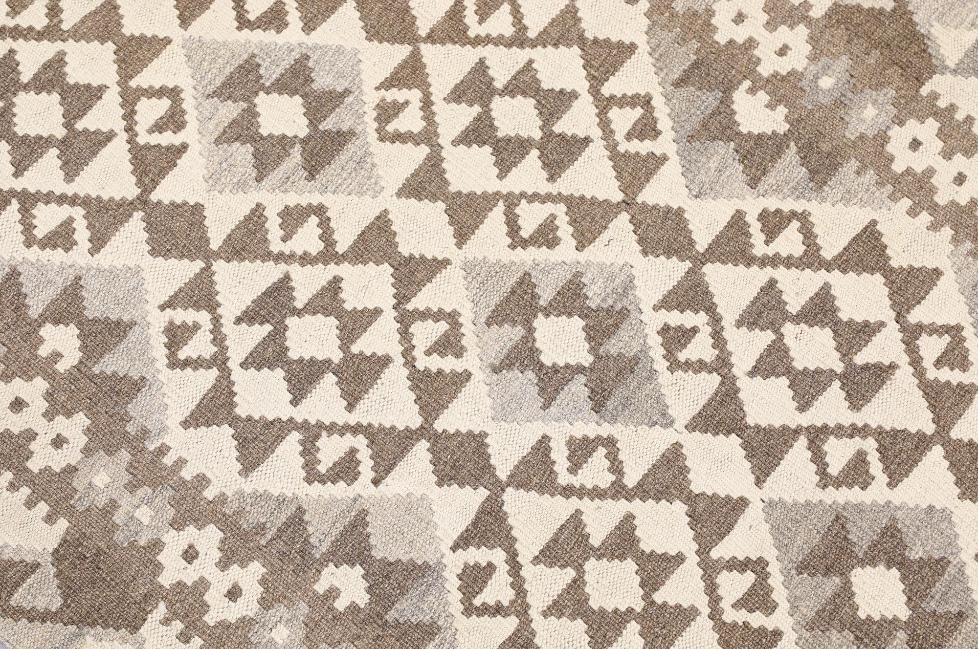 A Kilim runner, approx. 400 x 81 cm.